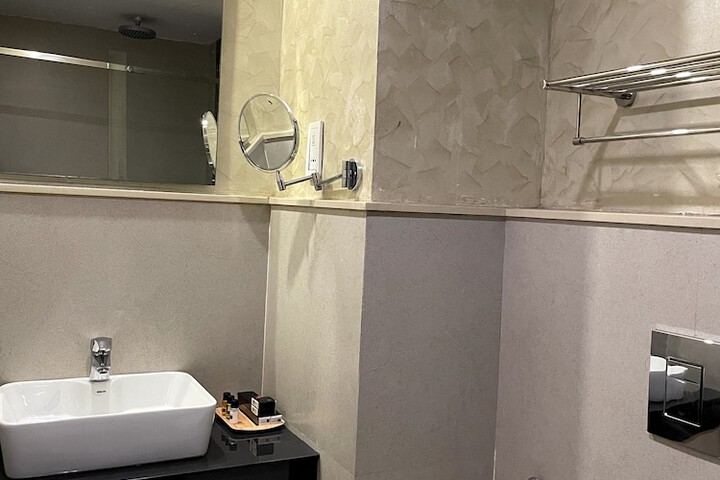 Room 14 of 38