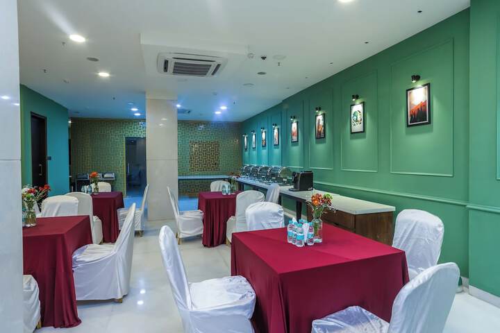 Ballroom/Hall 114 of 137