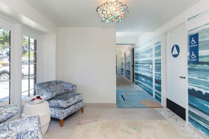 Ballroom/Hall 39 of 45