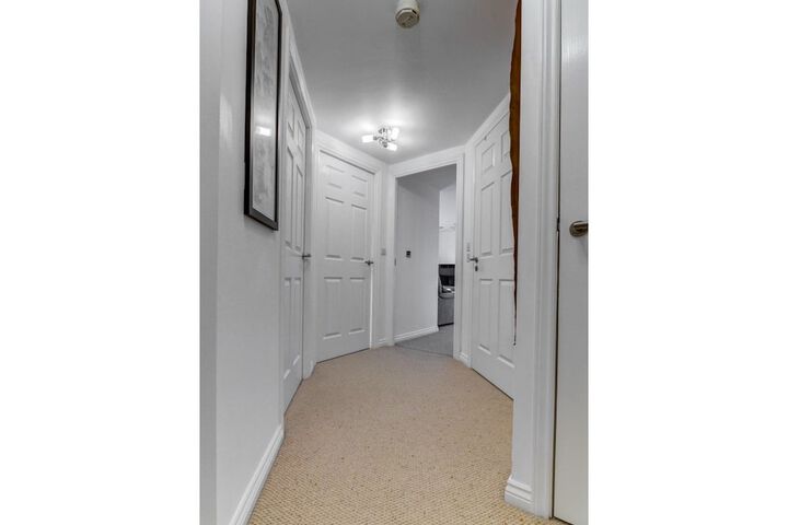 Clean Bright 2BR Manchester Flat for 4