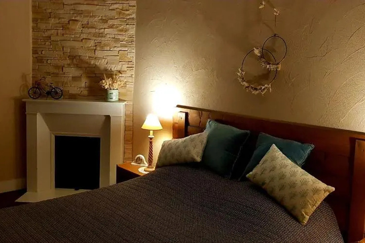 Room 3 of 9