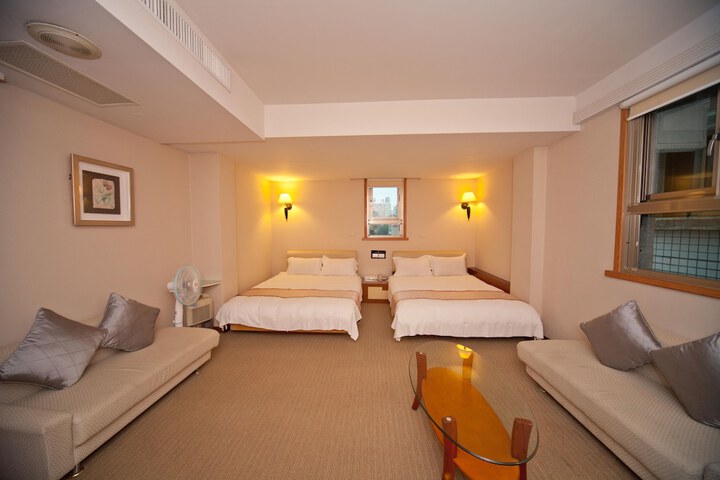 Room 17 of 48