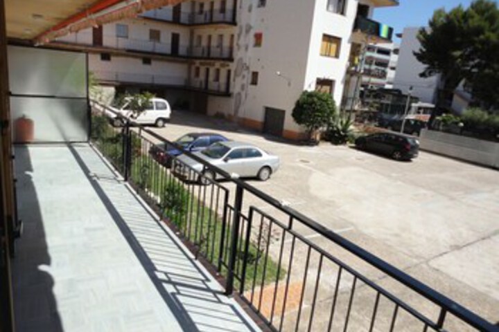 Room 8 of 9