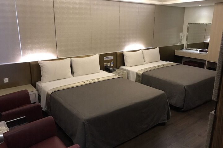 Room 16 of 100