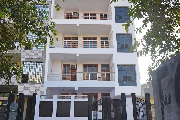 OYO 23465 Sky Residency
