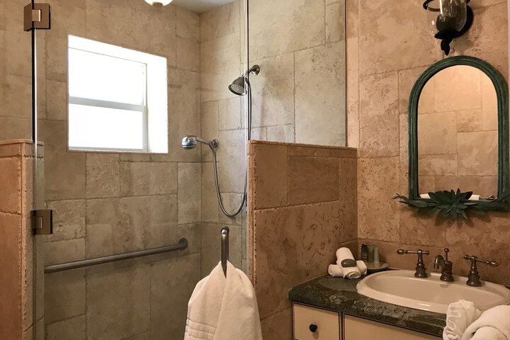 Room 105 of 178