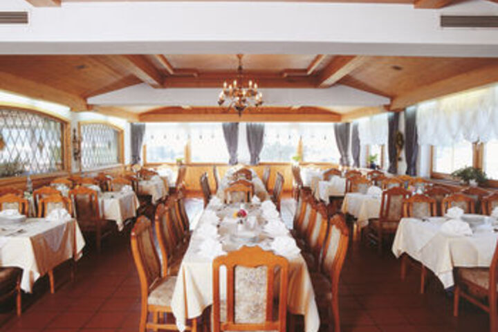 Dining 7 of 8