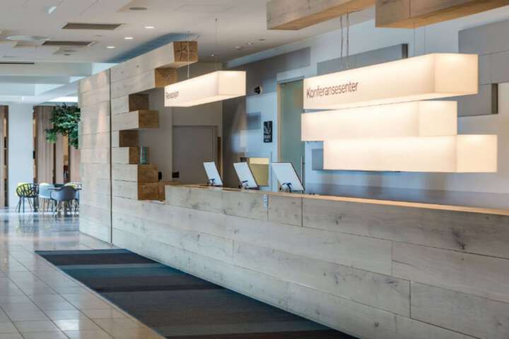 Entrance & Lobby