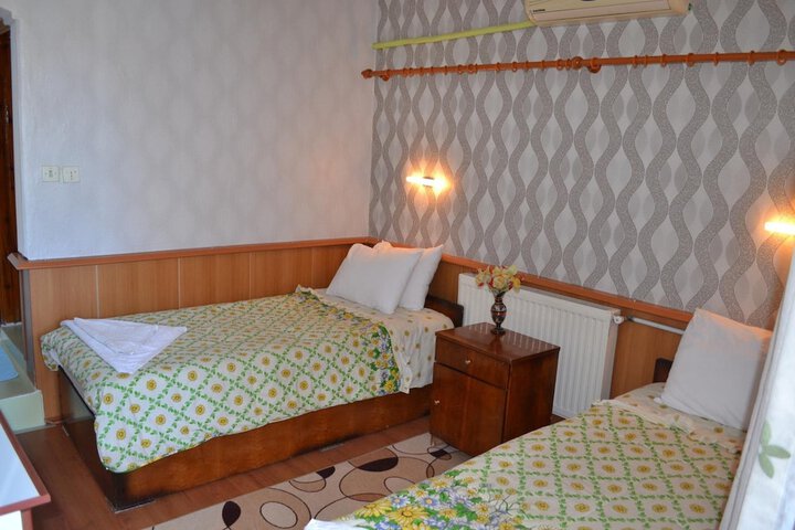 Room 27 of 48