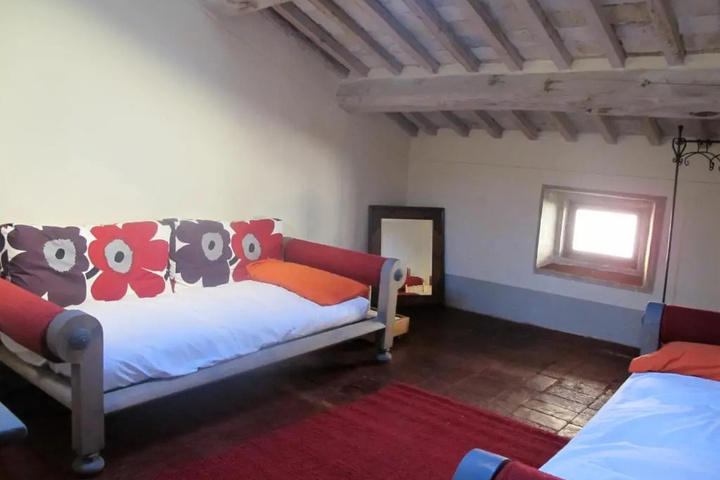 Room 2 of 18
