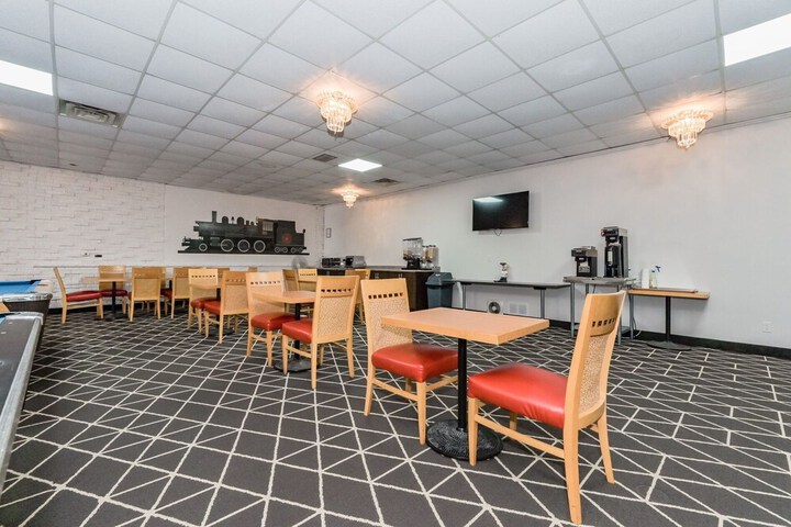 Breakfast/Coffee Service 57 of 79