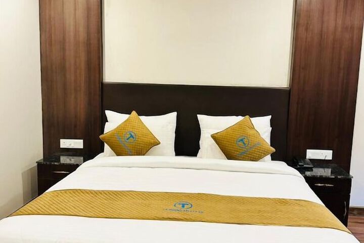 Room 8 of 33