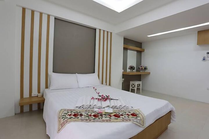 Room 26 of 40