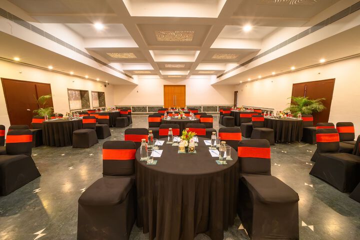 Ballroom/Hall 81 of 86
