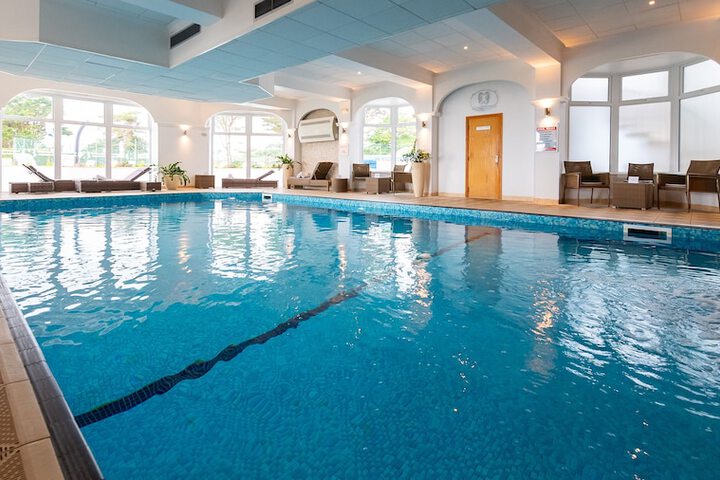 Pool 58 of 196