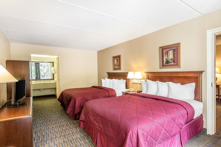 2 Double Beds (5 of 5)