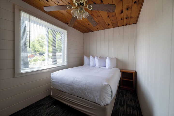 Room 98 of 324