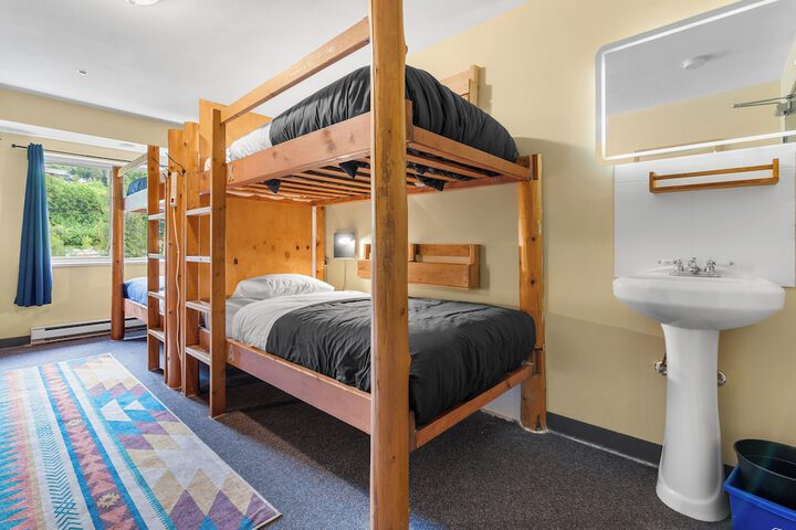Room 51 of 83
