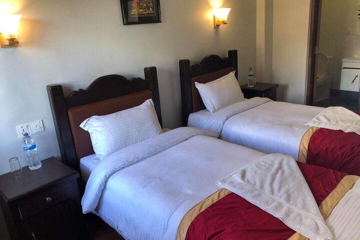 Room 3 of 28