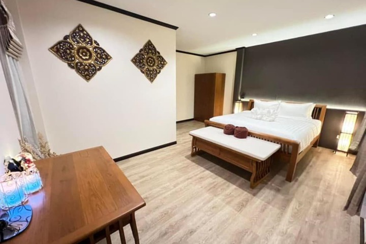 Room 6 of 144
