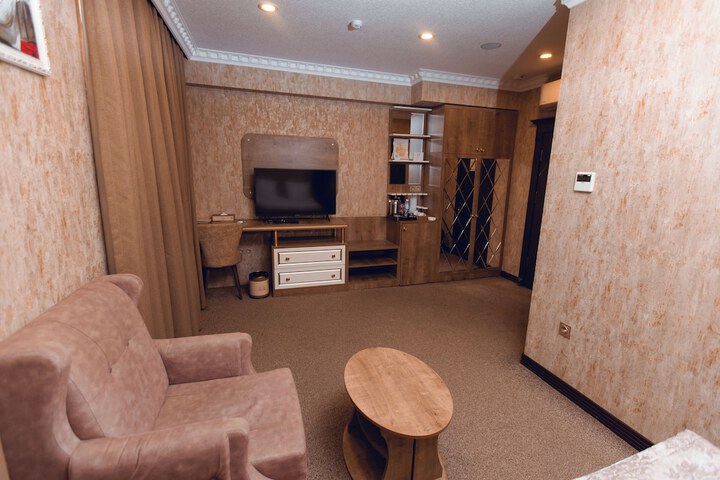 Room 12 of 30
