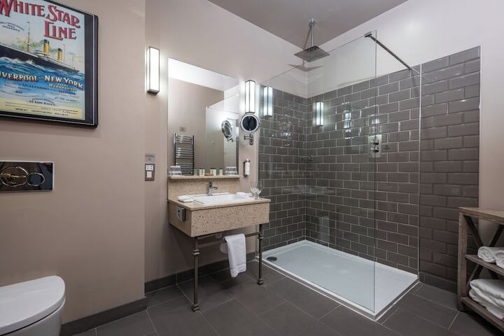 Room 12 of 32