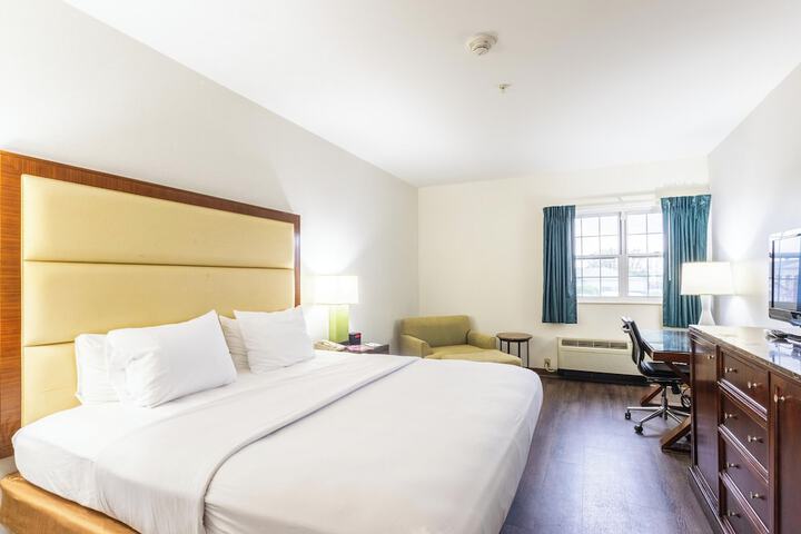 Room 4 of 6