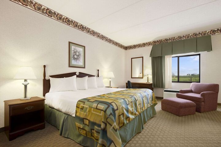 1 King Bed Studio Suite (4 of 4)