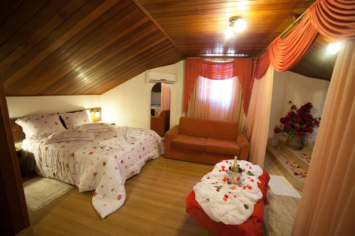 Room 32 of 181