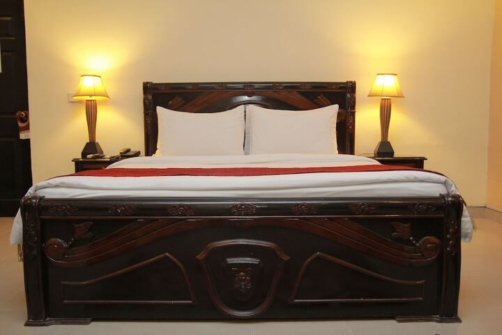 Room 9 of 35