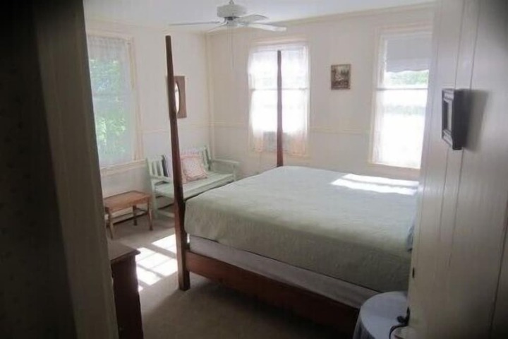 Room 2 of 25