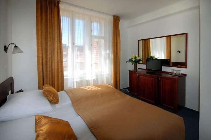 Room 4 of 38