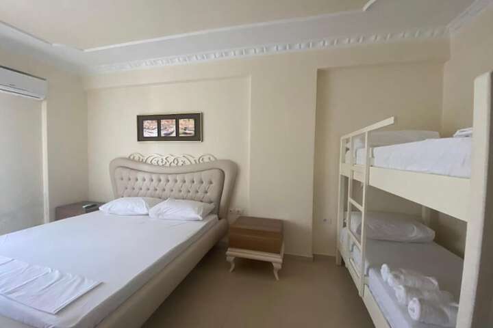 Room 6 of 95