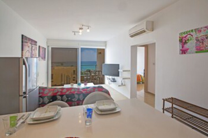 Room 8 of 14