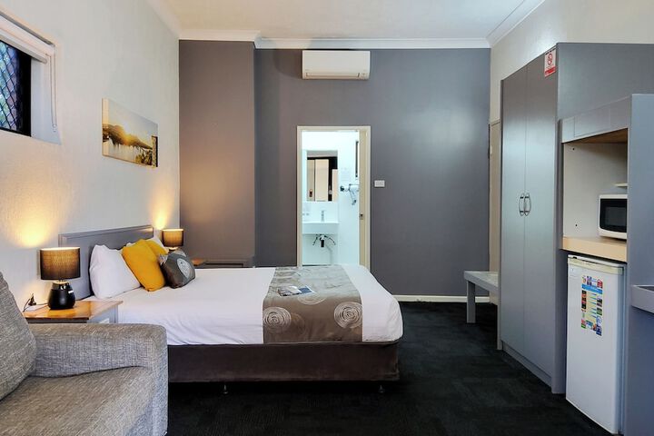 Room 28 of 105