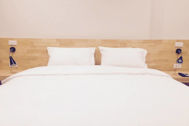 Room 9 of 28