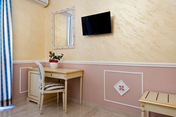 Room 10 of 63