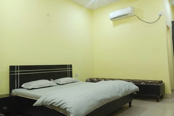Room 6 of 13