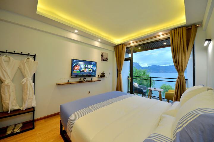 Room 15 of 48