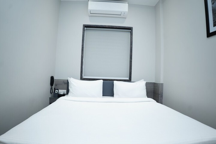 Room 5 of 11