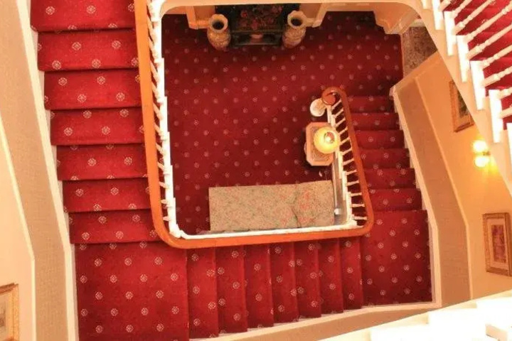 Room 7 of 11