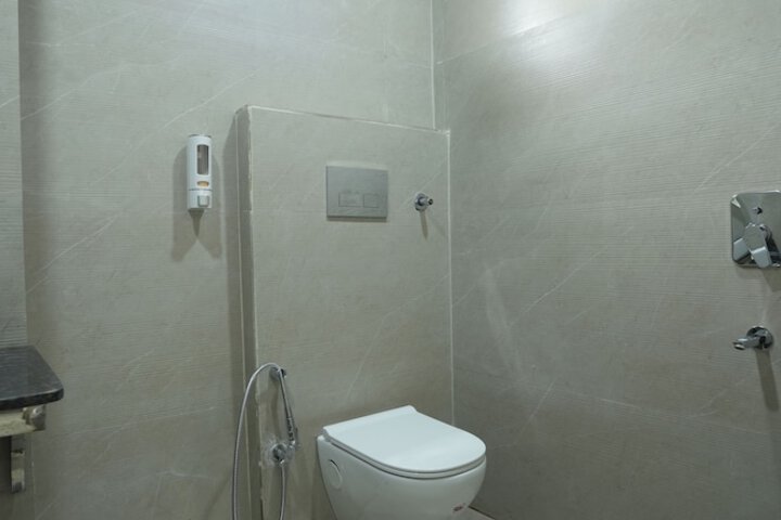 Room 17 of 27