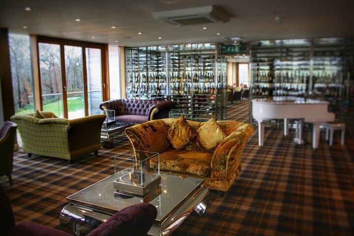 Lounge 153 of 188