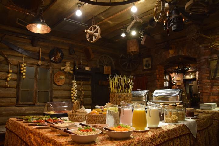 Dining 44 of 50