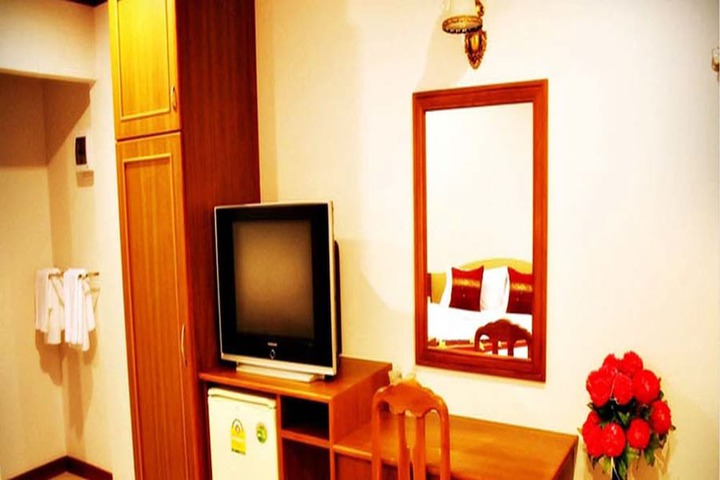 Room 11 of 34