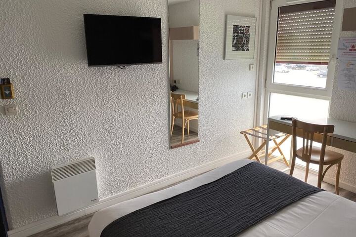 Room 11 of 33