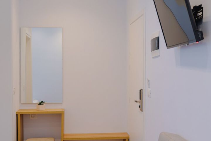 Room 10 of 30