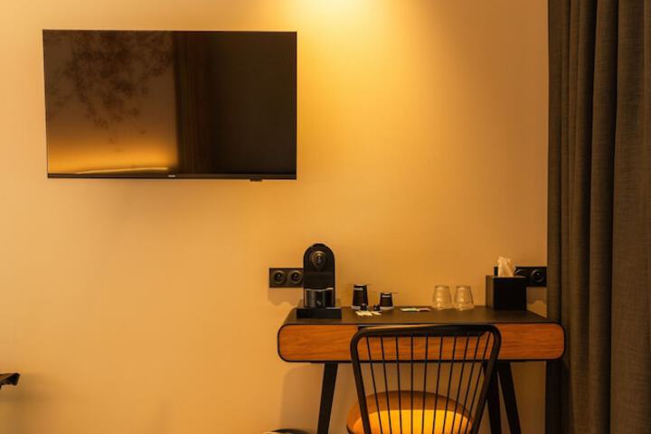 Room 5 of 99
