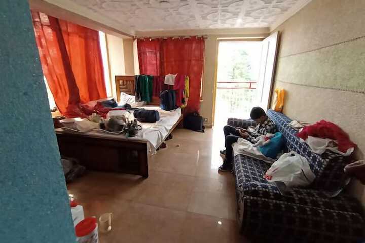 Room 8 of 9