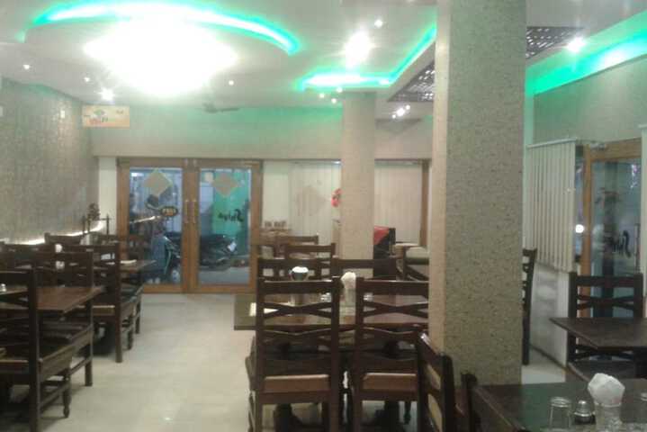 Dining 14 of 19